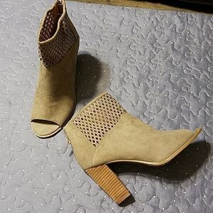 Report Rayce tan peep toe ankle boots size 9